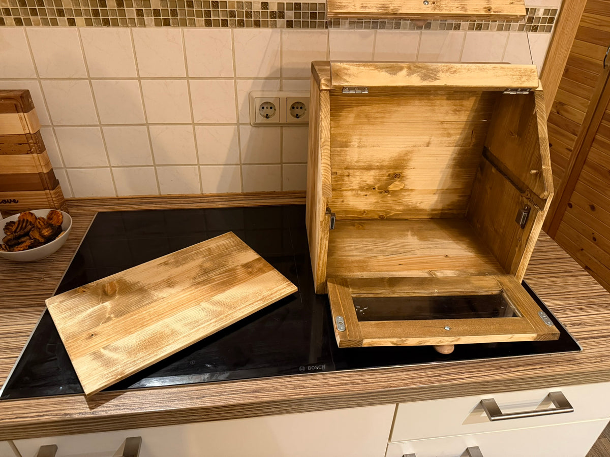 Brotkasten aus Fichtenholz mit herausnehmbarem Schneidebrett aus Fichtenholz