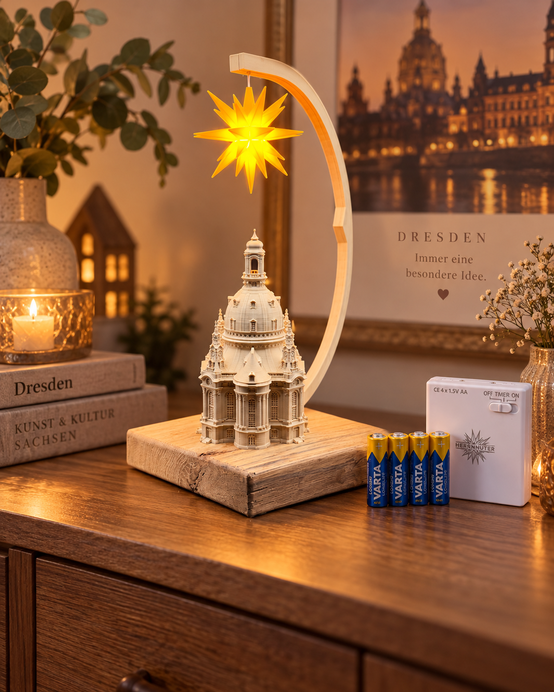 Dresdner Frauenkirche mit Herrnhuter Stern – Mini mit gelbem Original Herrnhuter Stern®, Batteriebox und Batterien
