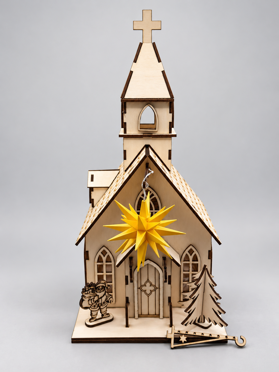 Holzkirche mit Herrnhuter Stern – Vorderansicht der handgefertigten Weihnachtsdekoration aus Holz